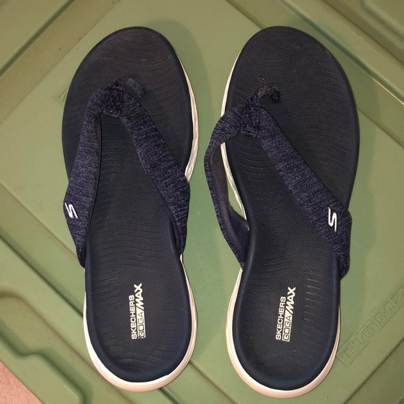 skechers go go max flip flops